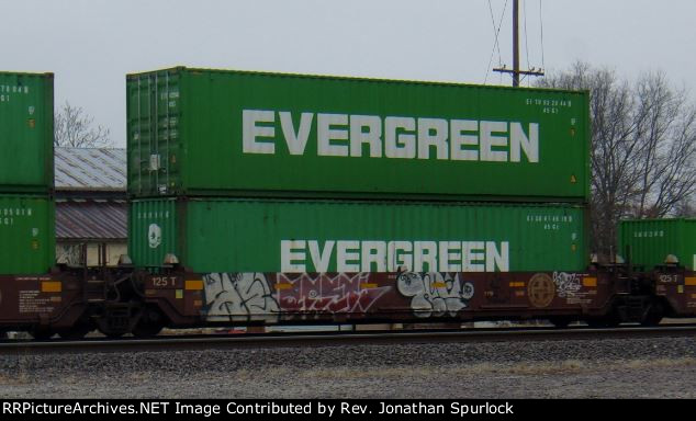 Containers EITU 9329449 and EISU 9186180